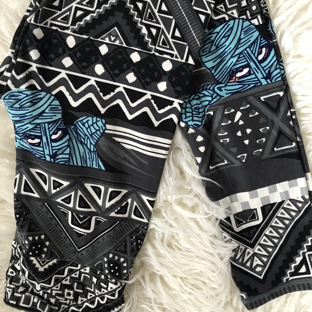 Halloween mummy leggings OS!